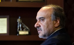 اتمام حجت وزیر ورزش: بازنشستگان باید بروند