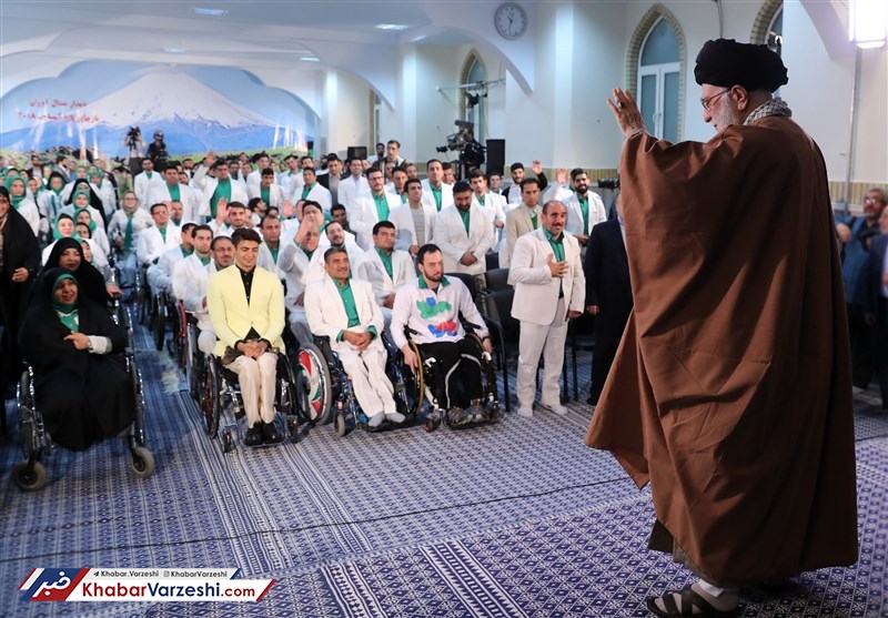 رهبر انقلاب: پرچم‌داری بانوی چادری کاروان ایران قدرت‌نمایی فرهنگی بود