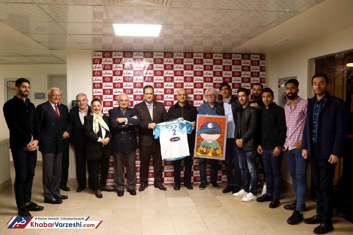 تصاویر| دیدار احساسی و عاطفی استقلالی‌ها با کودکان محک