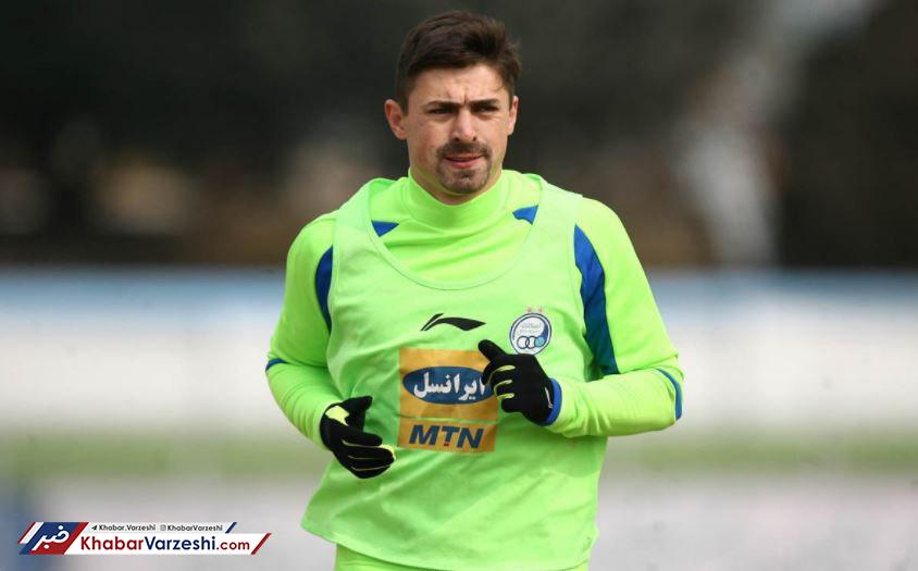 ۸۰ درصد قراردادم را از استقلال نگرفته‌ام