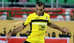 هافبک سپاهان ۳ هفته دور از میادین