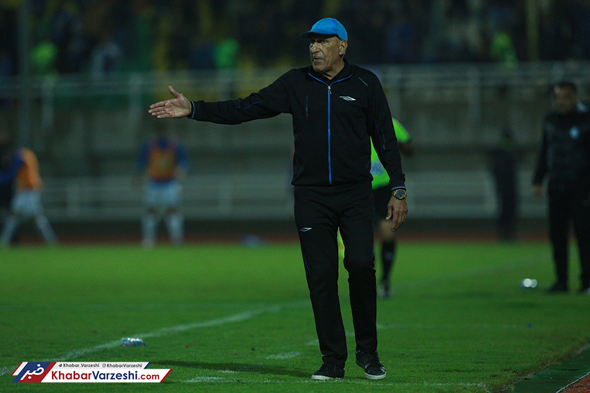 باید امتیازات کسر شده به استقلال برگردد