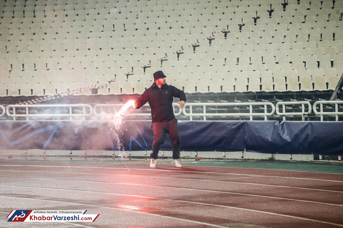 تصاویر| حمله وحشیانه به هواداران حریف با مُنور!