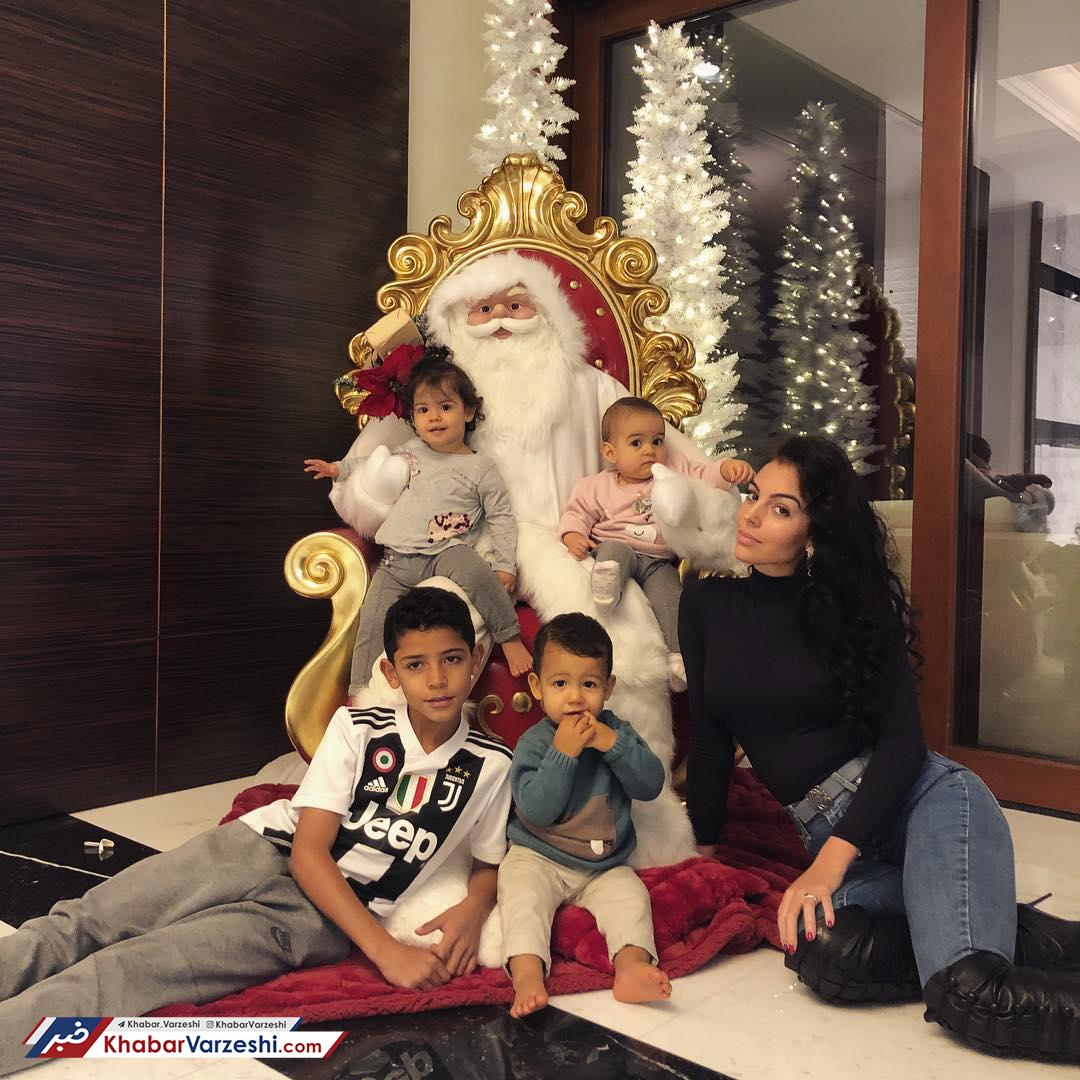 عکس| خانواده رونالدو به استقبال کریسمس رفتند
