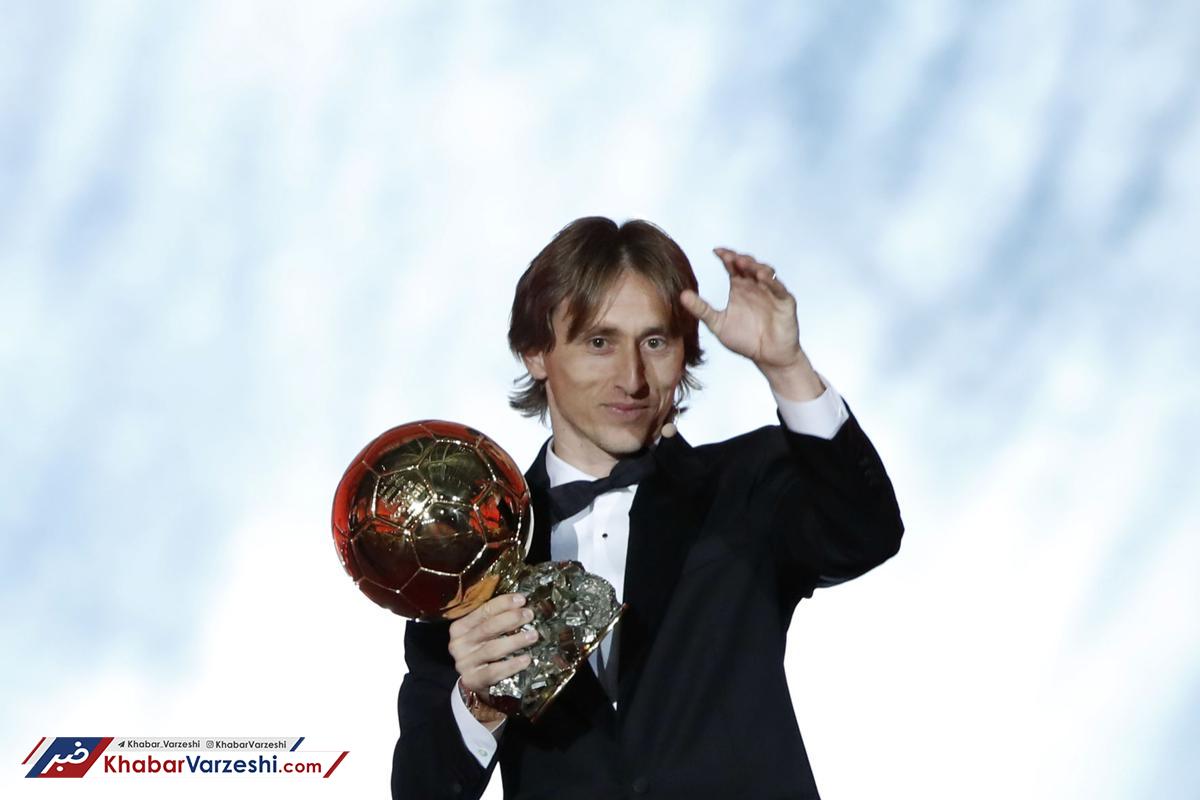 مودریچ‌: خوشحالم که یک «آدم نرمال» توپ طلا را برده!