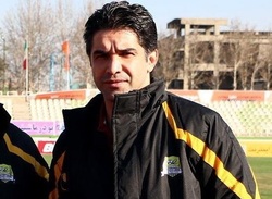 خودم دیدم داور به بازیکن گفت برو گمشو حرف نزن!