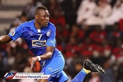 مهاجم محبوب آبی ها در امارات ماندنی است