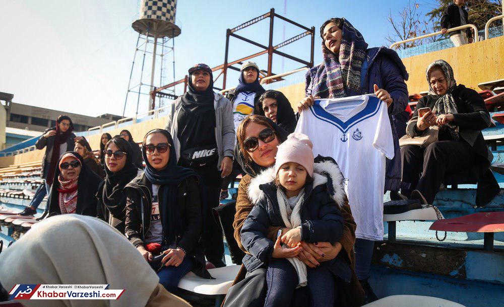 تصاویر| مهناز افشار در ورزشگاه کارگران