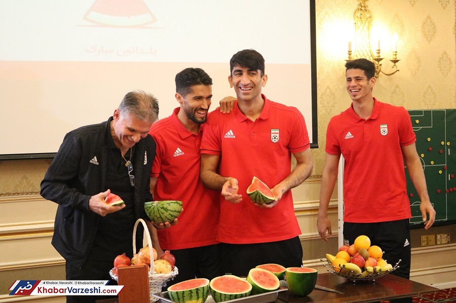 عکس| یلدای متفاوت تیم ملی با هندوانه و انار