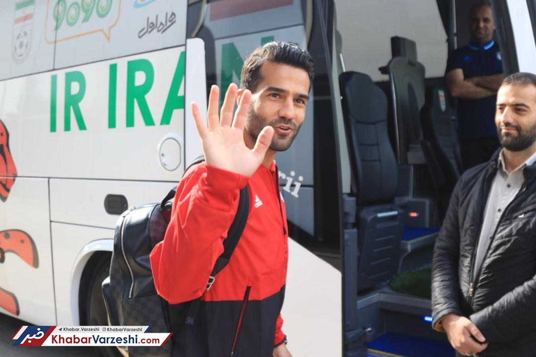 ملی‌پوشان حق خروج از هواپیما را ندارند!