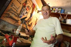 یادداشت| پیرمرد غرغرویی که همیشه می‌خندید!