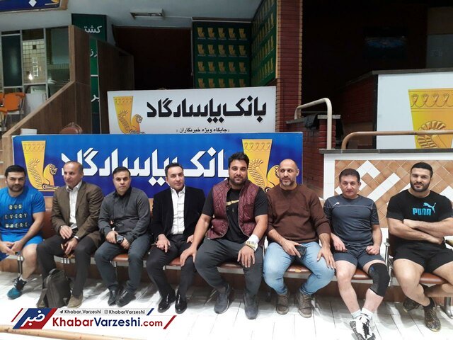 عکس| احسان حدادی با پلنگ جویبار سر شاخ شد