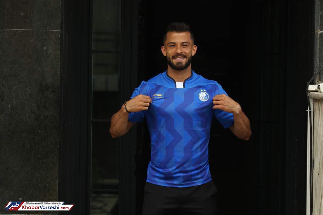 آقاخان: سکوت کردم که استقلال به حاشیه نرود