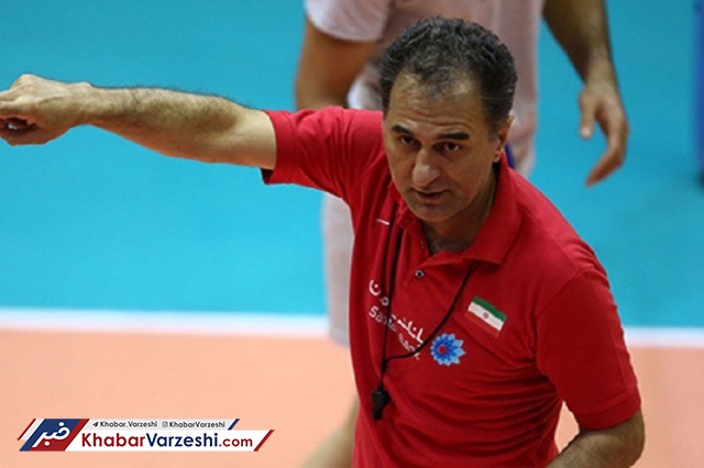 دو موتورسوار به اتوبوس تیم سنگ زدند