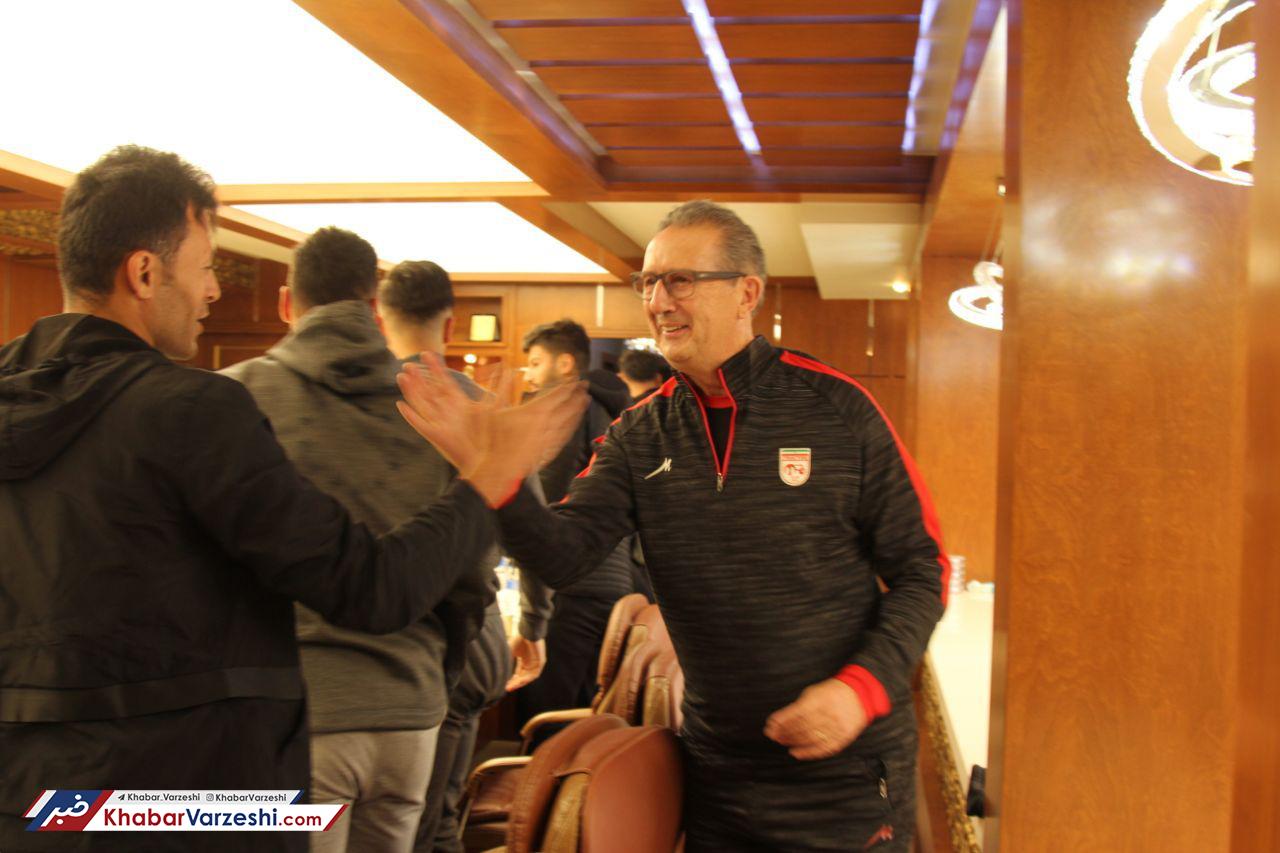 رؤیا‌های سرخ و خوشبختی‌های لیکنس