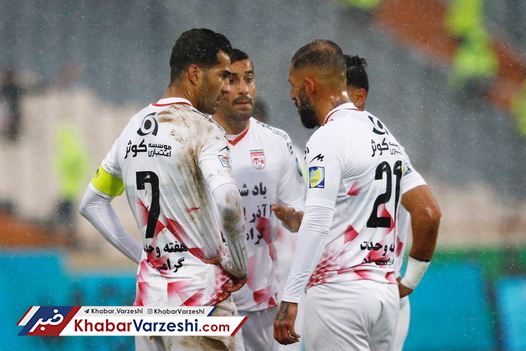 لیکنز موافق استراحت ۱۰ روزه ملی‌پوشانش نیست