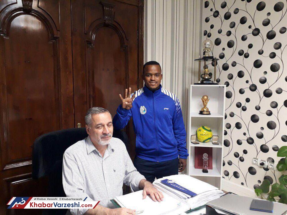 عکس| کری خرید جدید استقلال برای پرسپولیسی‌ها