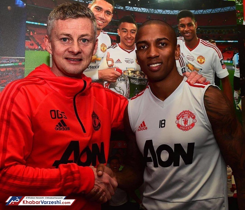 عکس| کاپیتان منچستریونایتد تمدید کرد