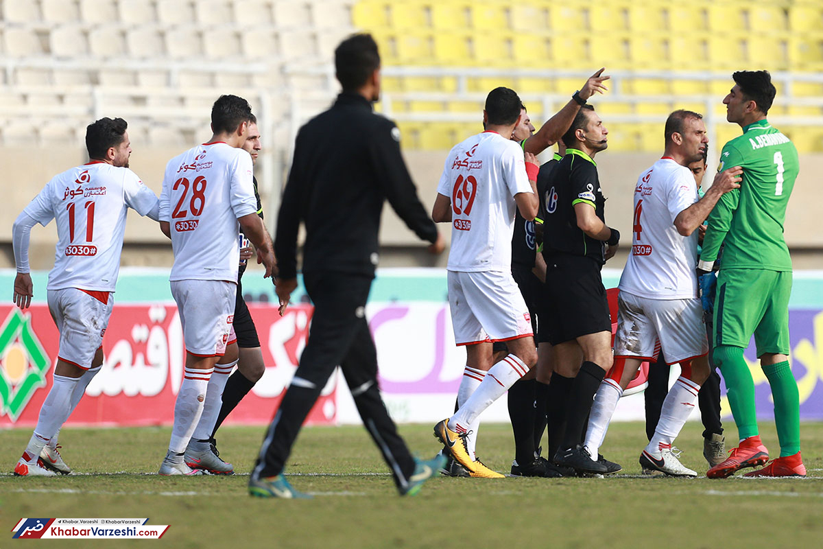 بازیکنان پرسپولیس: داور پشت دروازه گفت اصلاً پنالتی نبود