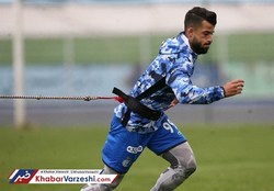 گچ پای مهاجم استقلال باز شد