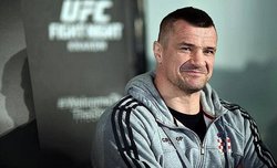 حریف علی اکبری سکته مغزی کرد