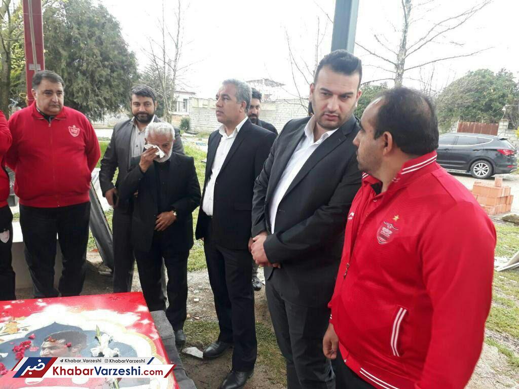 عکس| سرپرست پرسپولیس بر مزار مهرداد اولادی