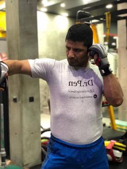 مبارزه الهامی با حریف کانادایی در رینگ تایلند