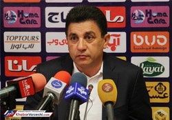 قلعه‌نویی: یک مشت از خدا بی خبر قهرمانی، قهرمانی می کنند!