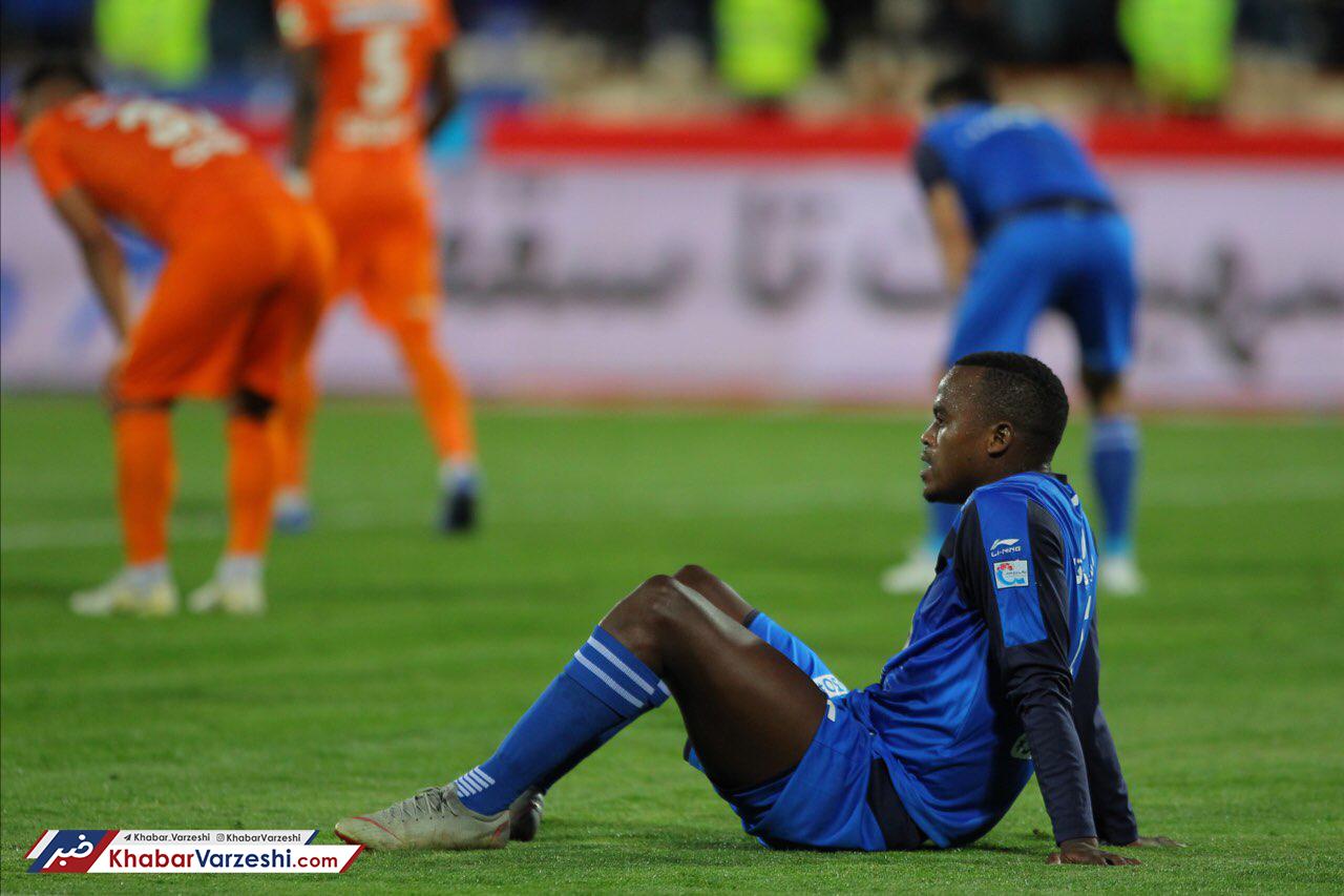 یادداشت| سیل حواشی، استقلال را برد