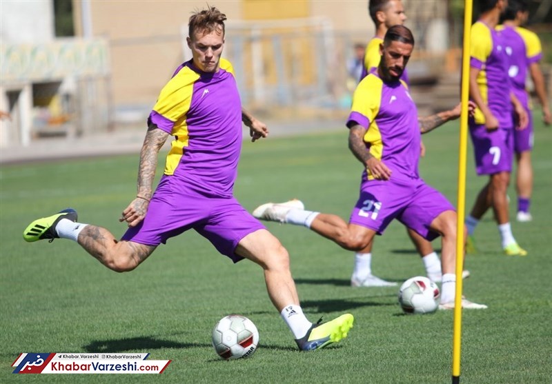 احتمال شکایت تراکتورسازی به فیفا و فسخ قرارداد مهاجم اسکاتلندی