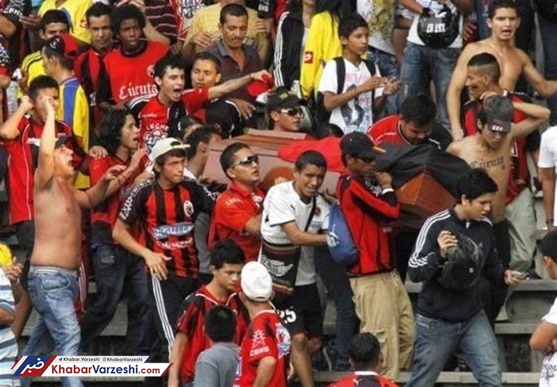 عکس| تشییع جنازه وسط بازی!