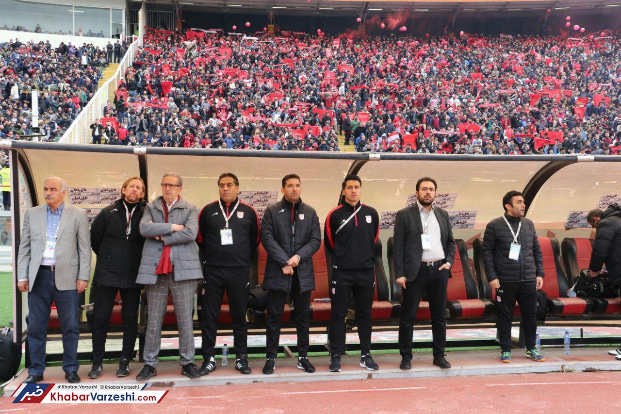 لیکنز به نشست خبری نیامد