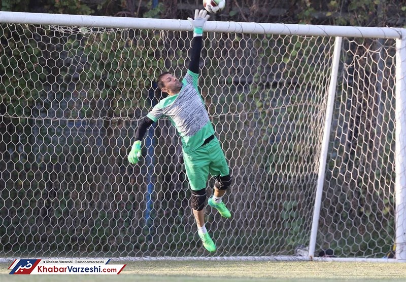 احمدی: نمی‌توانیم هوا بخوریم، زندگی خرج دارد!