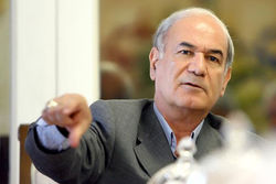 چرا چنین قراردادی با شفر بسته شد؟ این پول مملکت است