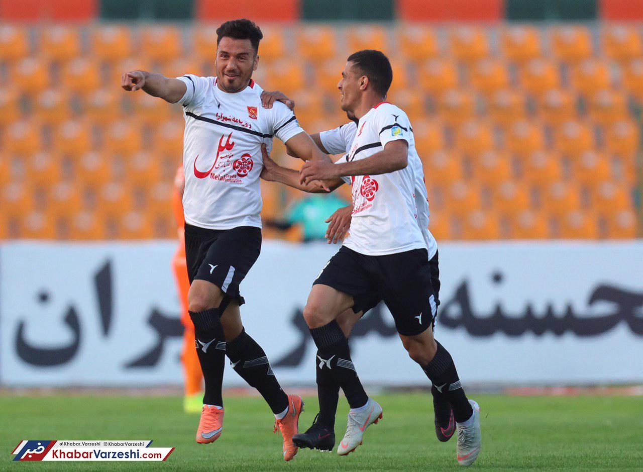 ضربه سرم را جایی زدم که مهارش خیلی سخت بود