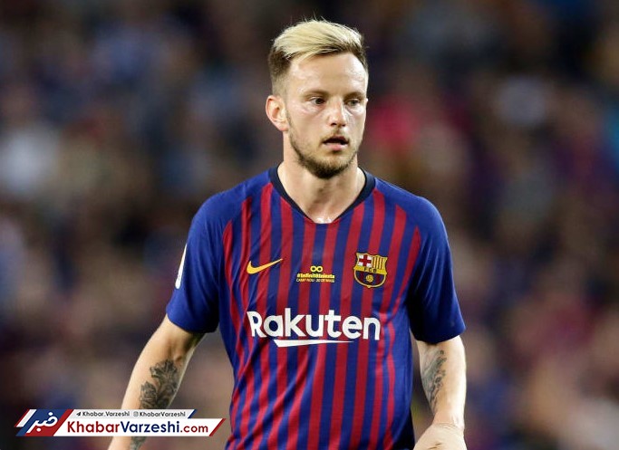 تجمع هواداران برابر خانه ستاره بارسا