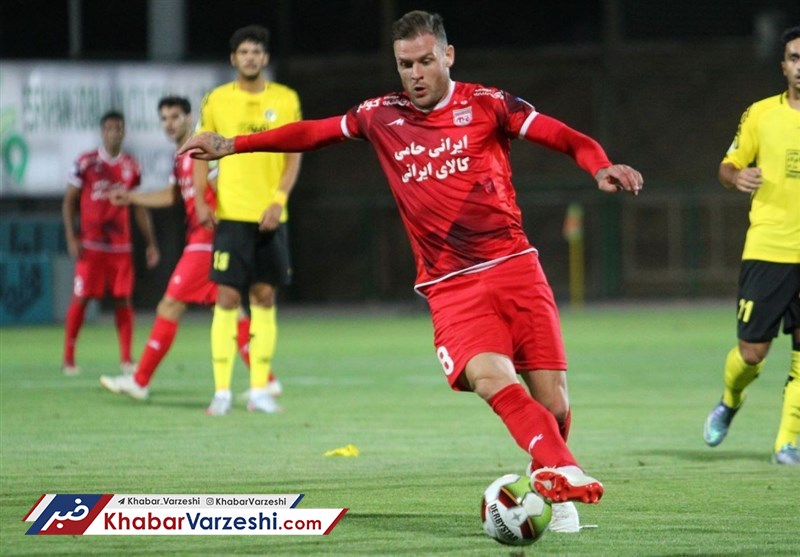 مهاجم تراکتور به اتهام آزار و اذیت یک زن بازداشت می‌شود!