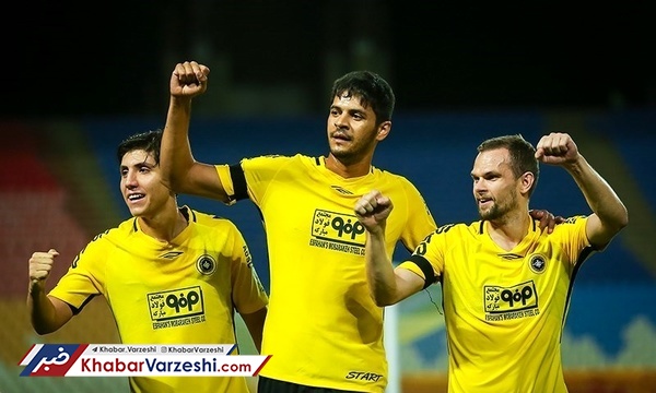 کومان: هافبک‌های پرسپولیس معمولی‌اند