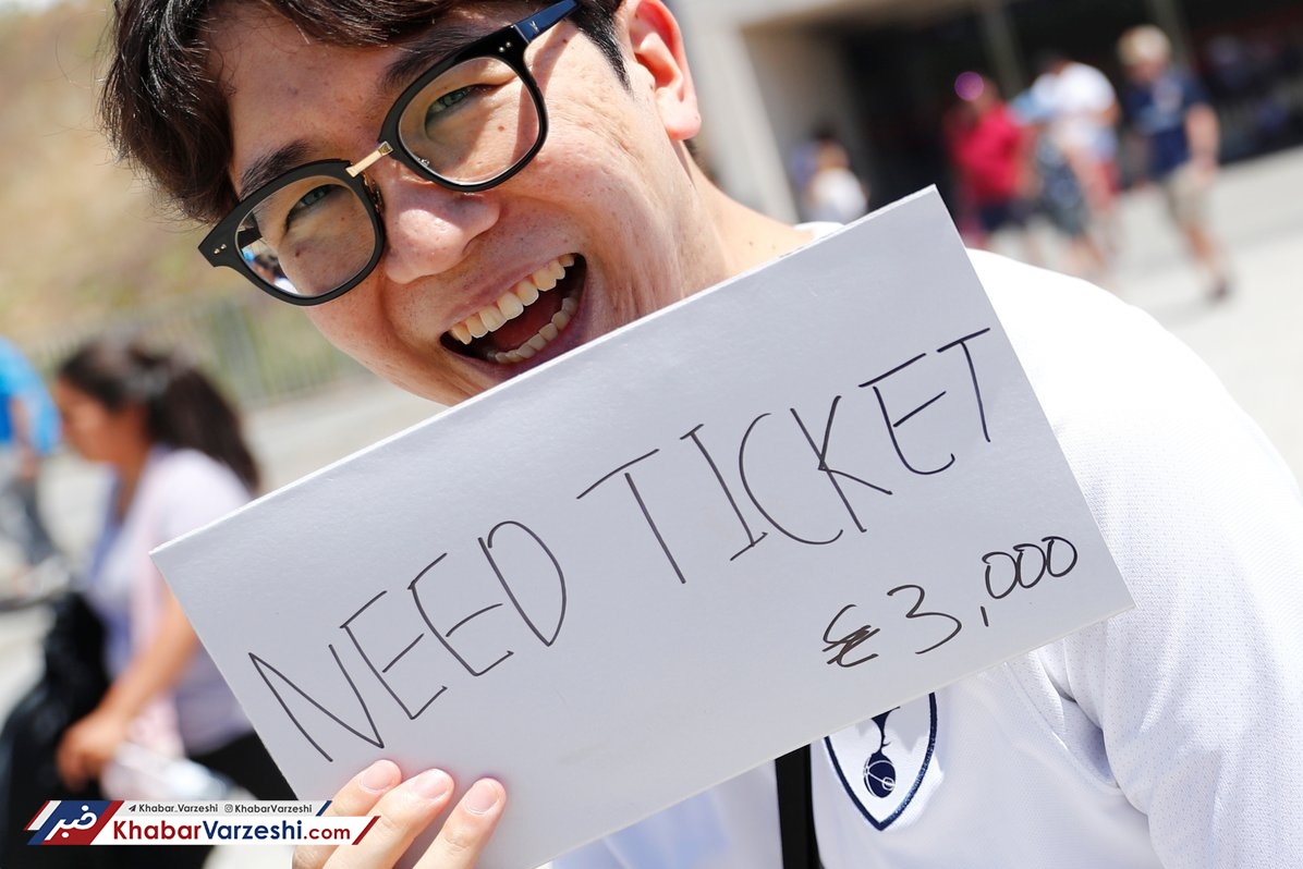 عکس| هوادار کره‌ای اینگونه بلیت فینال می‌خواهد