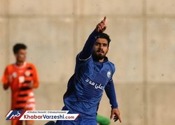 دوست دارم الگوی فوتبالی‌ام سرمربی استقلال شود