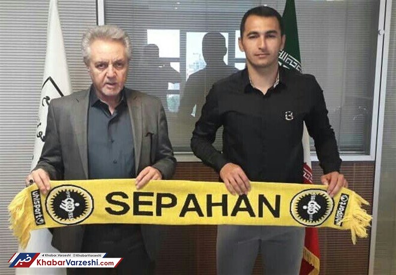 پورقاز با سپاهان تمدید کرد