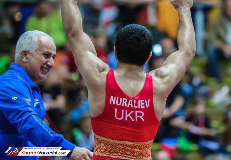 تصویر رهبر‌انقلاب بر سینه کشتی‌گیر اوکراینی