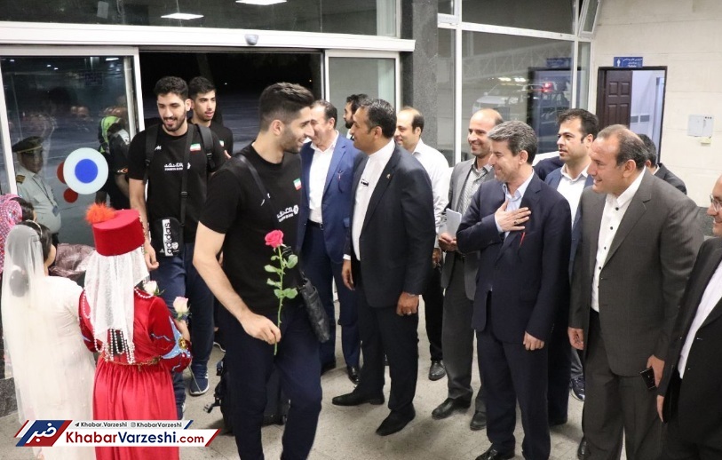 عکس| والیبالیست‌ها به ارومیه رسیدند