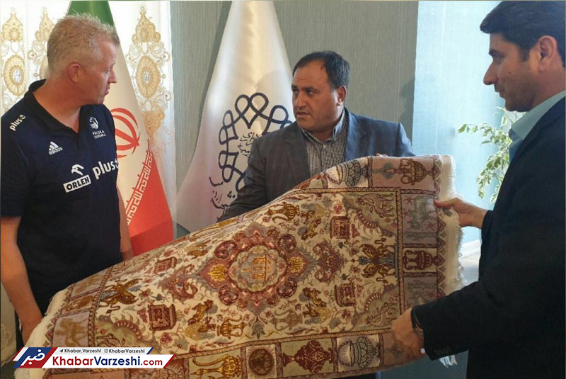 اعطای شهروند افتخاری به سرمربی و کاپیتان والیبال لهستان!