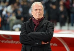 بازتاب حضور دنیزلی روی نیمکت تراکتور در رسانه های ترکیه