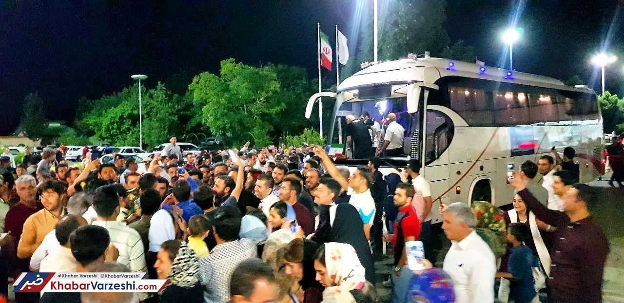 عکس| هواداران پرشور، تیم ملی والیبال را مصدوم کردند!