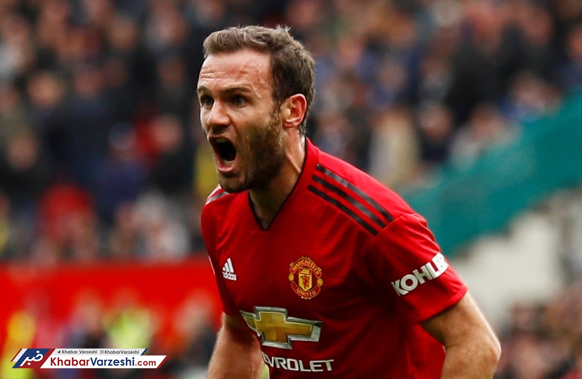 قرارداد هافبک باتجربه شیاطین‌سرخ تمدید شد