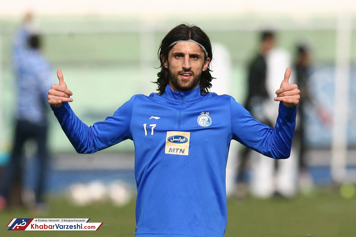 خوشگذرانی هافبک عراقی استقلال در ترکیه!