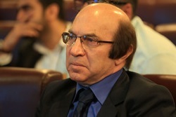 استراماچونی کم‌کم تفکراتش را به تیم تزریق می‌کند