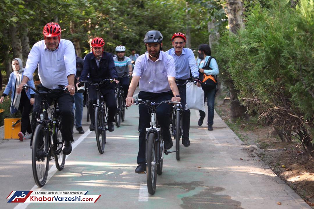 دردسر دوچرخه سواری برای وزیر جوان